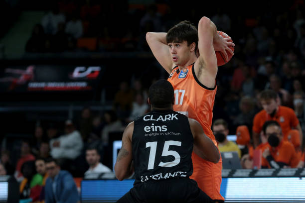 次捧起总冠 次捧起总冠