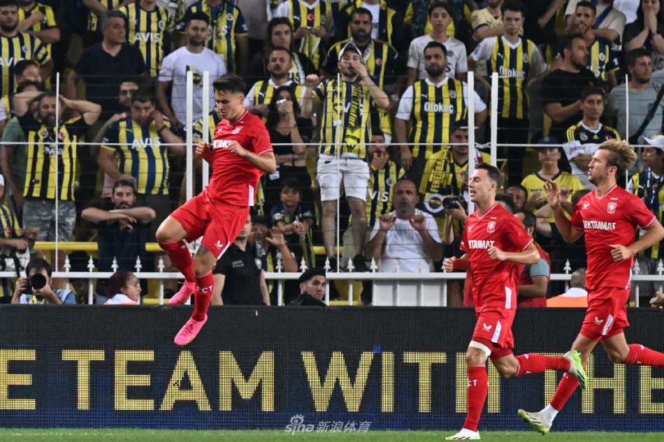 员们展现出 员们展现出