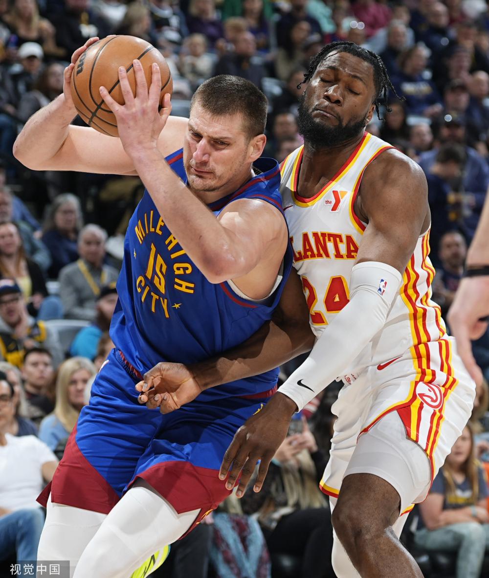 她毫不慌乱 她毫不慌乱